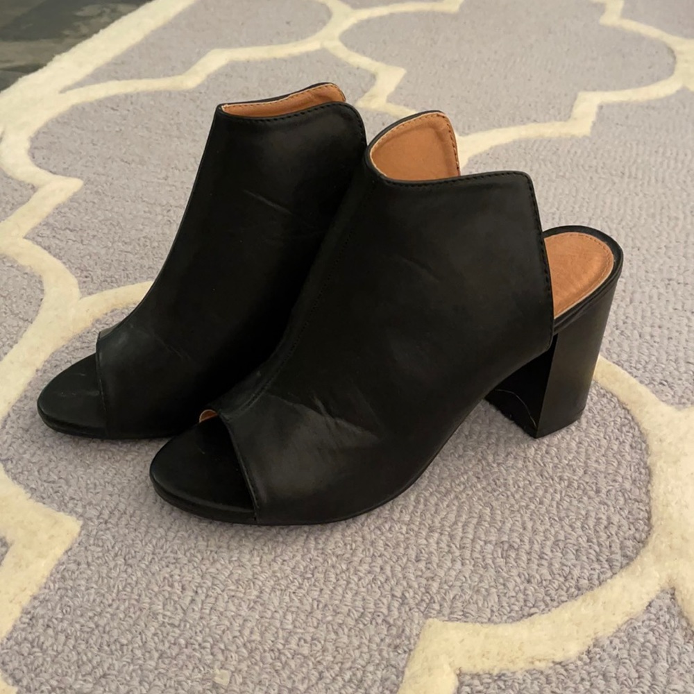 NWOT Yoki Britt Heeled Mule | 8